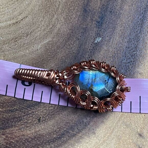 Hand crafted labradorite flashy reversible pendant wire wrapping Crystal healing - Picture 4 of 4